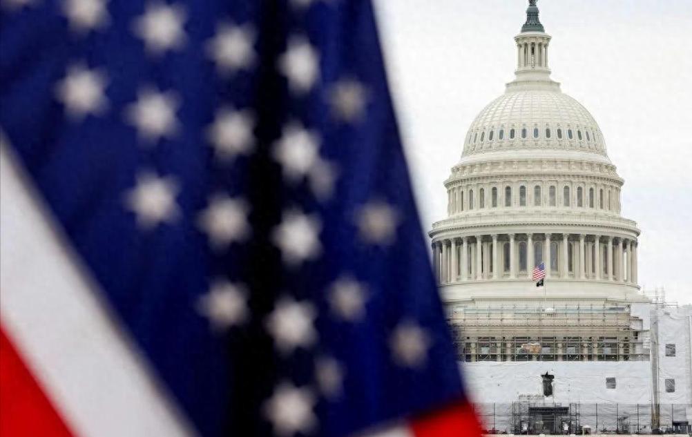 11月底，美军一架3000万美元的“死神”无人机在黄海莫名其妙掉进海里。不到一个