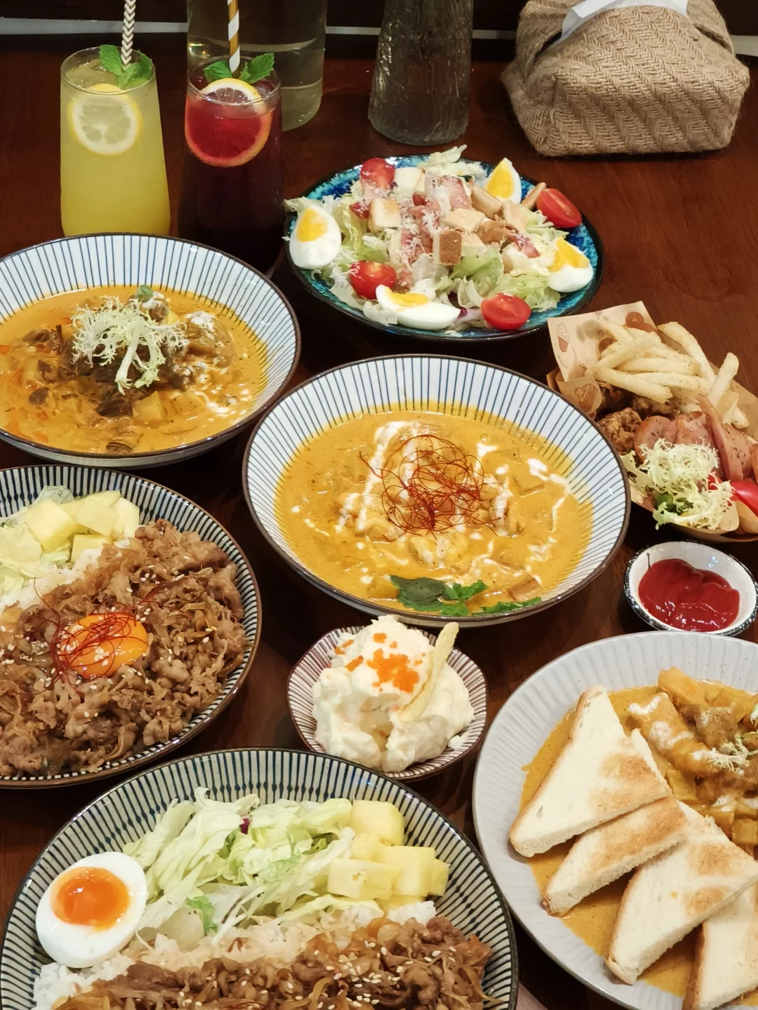 在水门路的好看店里，吃好看饭