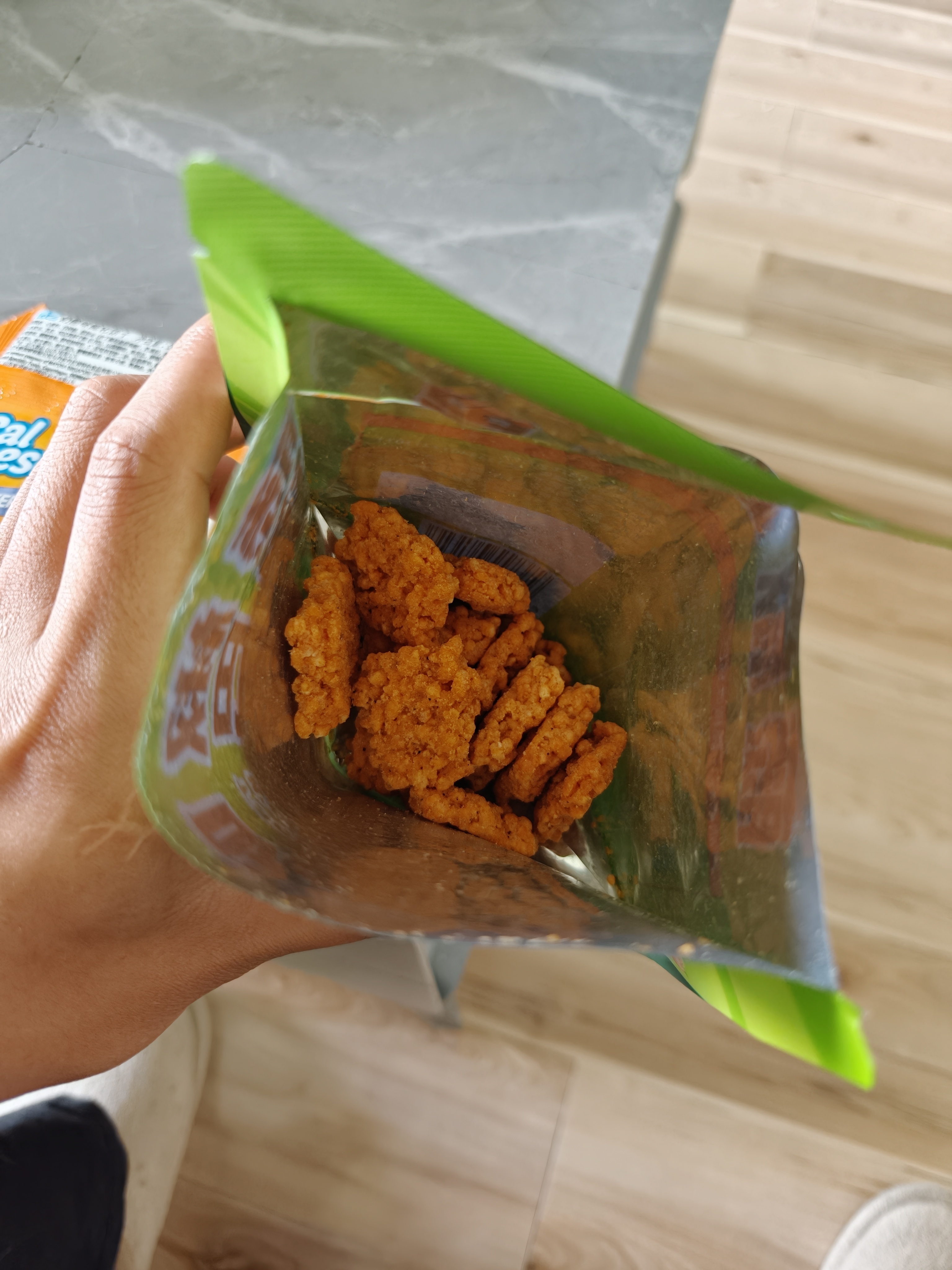 建议大家都去好想来猛攻这个小锅巴 