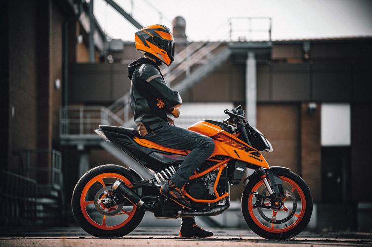 近日，全新一代标杆级入门街车KTM 390 DUKE正式上市，售价3.98万元。