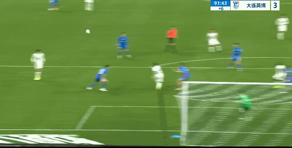 如果参照昨天姜志鹏的红牌动作，今天冯劲倒勾踢到申花球员这个动作也是应该红牌，虽然