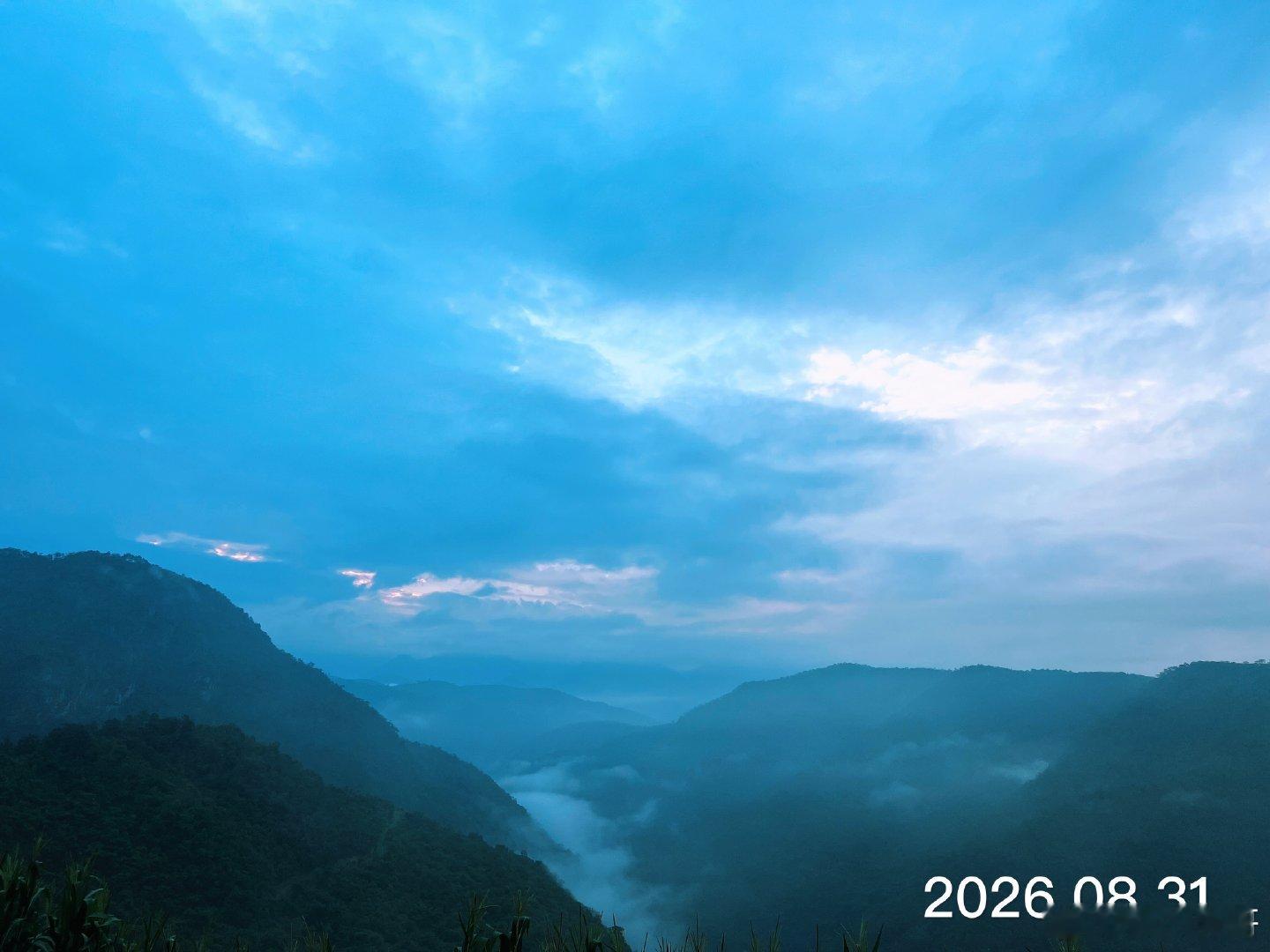 东方欲晓莫道君行早踏遍青山人至老风景到处都好八月最后一天早安你早安全世界 ​​​