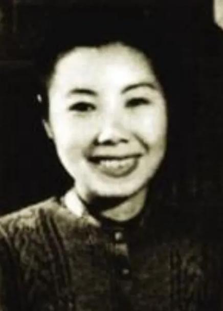 1982年，关露躺在病床上，组织上派人告诉她，她的问题已经查清，她不是汉奸。闻言