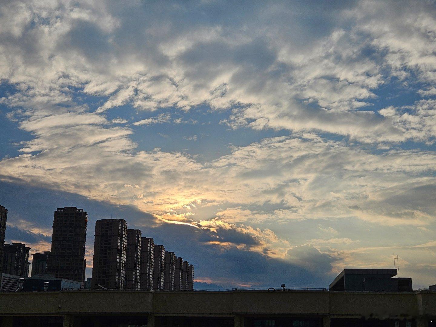 欣赏落日也是一种幸福！🌅 ​​​