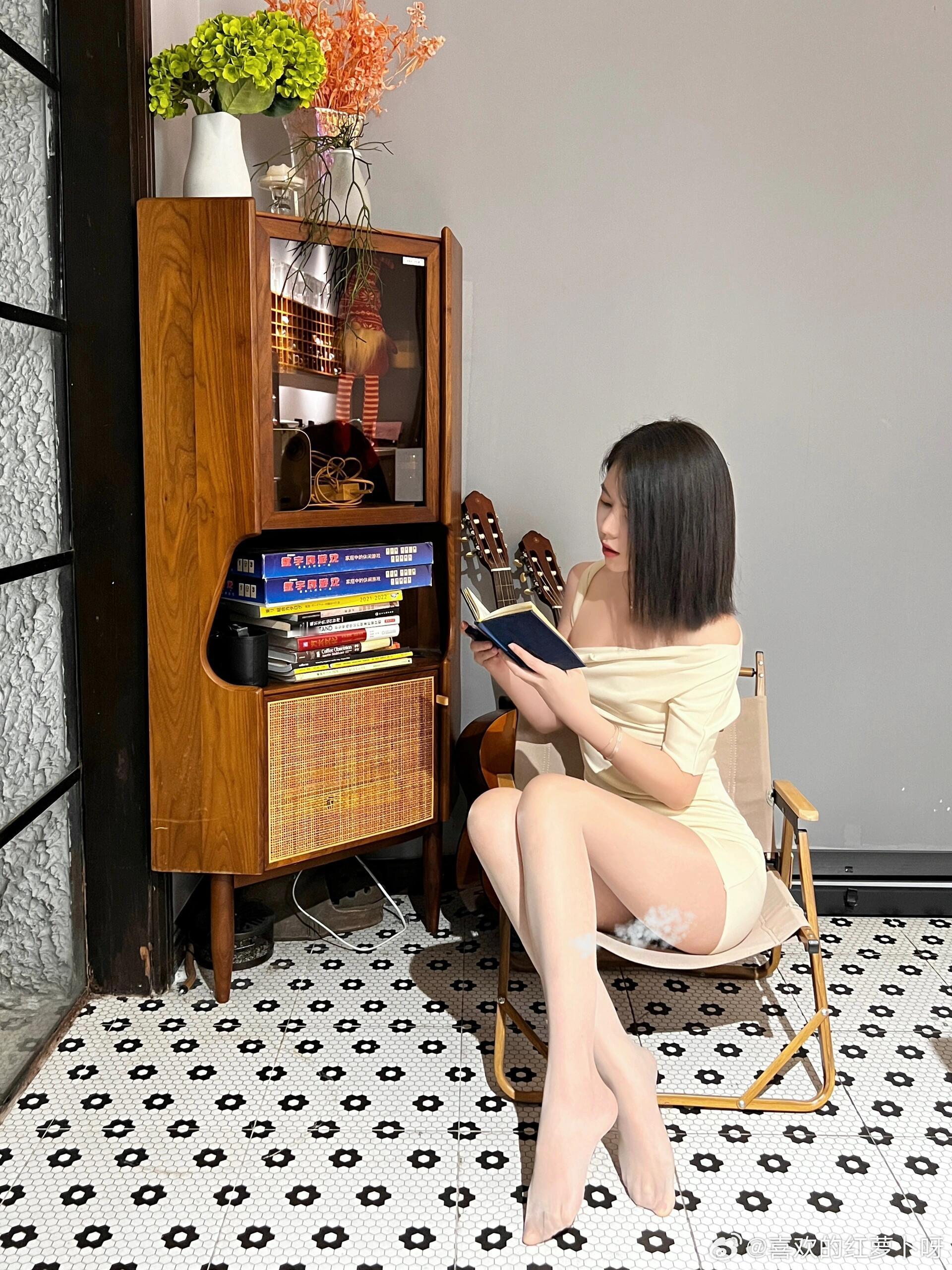 居家穿白丝，袜尖透明 ​​​