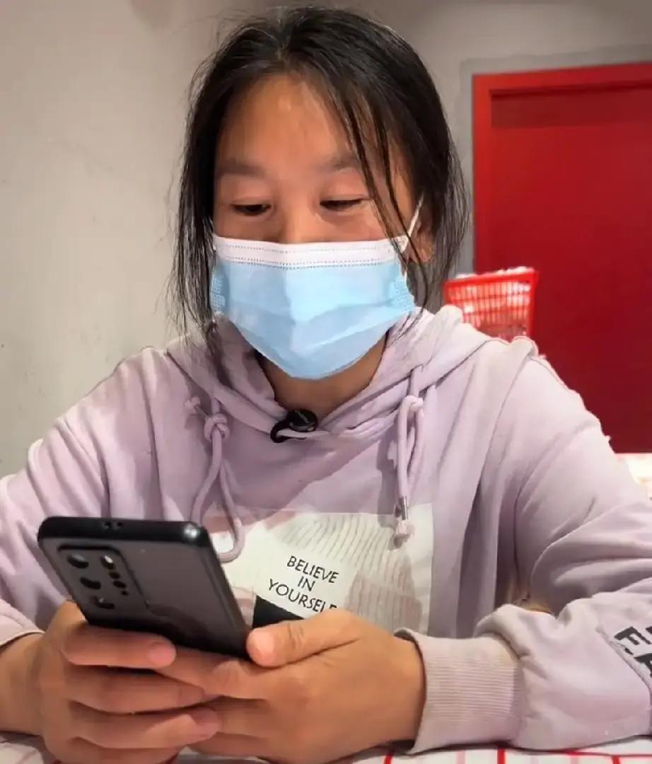 娄娄把二拉拉推上征婚台，外卖骑手月薪三千出头，房子全款一百二十万还带精装，这牌面