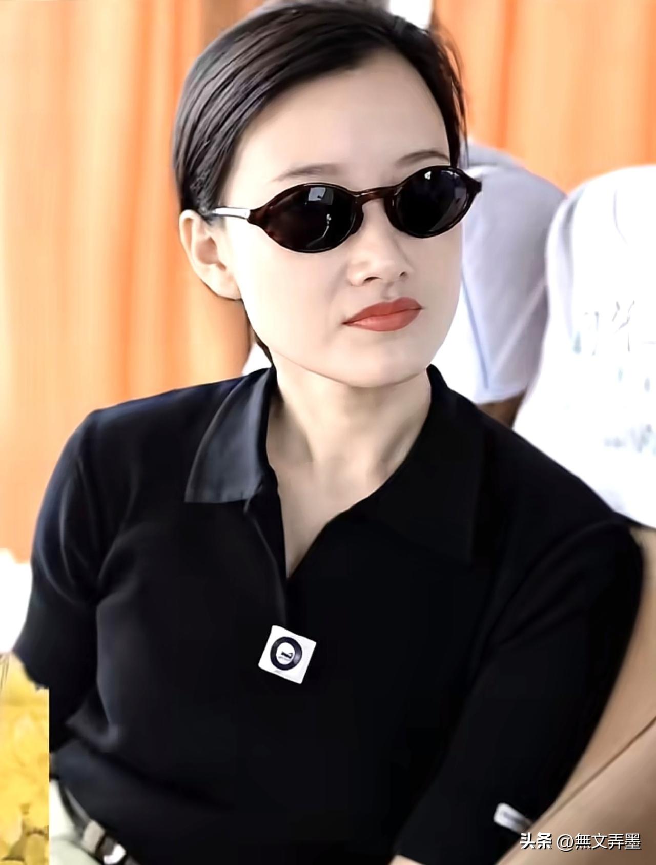 不要戴着有色眼镜看她：这实打实的精彩履历都是她一步步走出来的
1，1981年考入