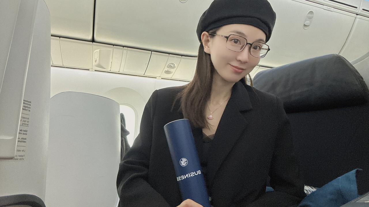 口罩后的第一次出国！
要开始我的米其林无味儿之旅了
开心的搓手手～法国🇫🇷见
