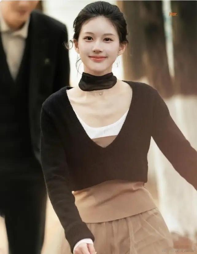 近一年停拍的剧是最多的！赵露思彭冠英的《恋人》停拍，邓为李宛妲的《风月不相关》停