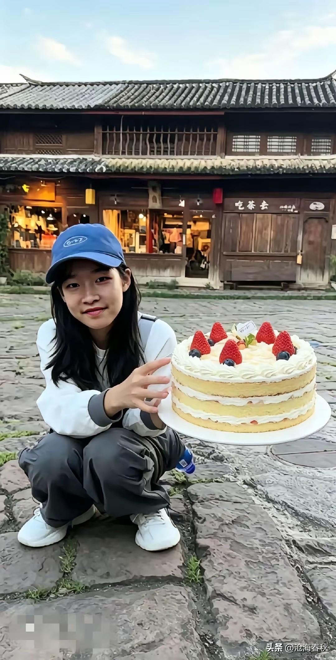 张老师的女儿11岁了
感觉长大了很多
笑容沉稳大气
没有了被父亲宠爱的恣意