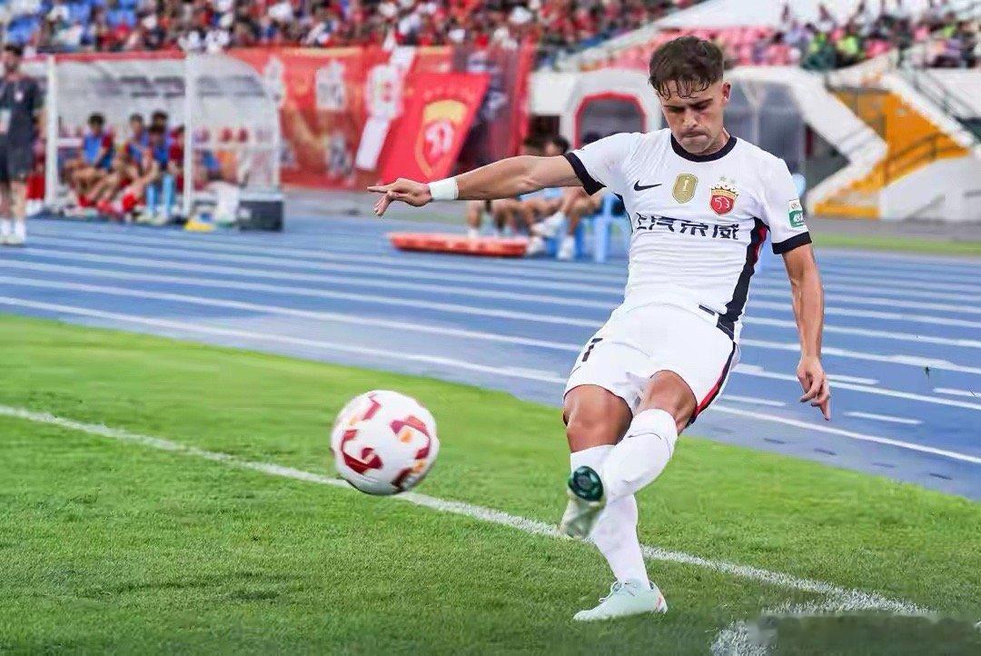 上海海港将于2月11日晚客场挑战江原FC，进行亚冠精英联赛第七轮的关键对决。据《