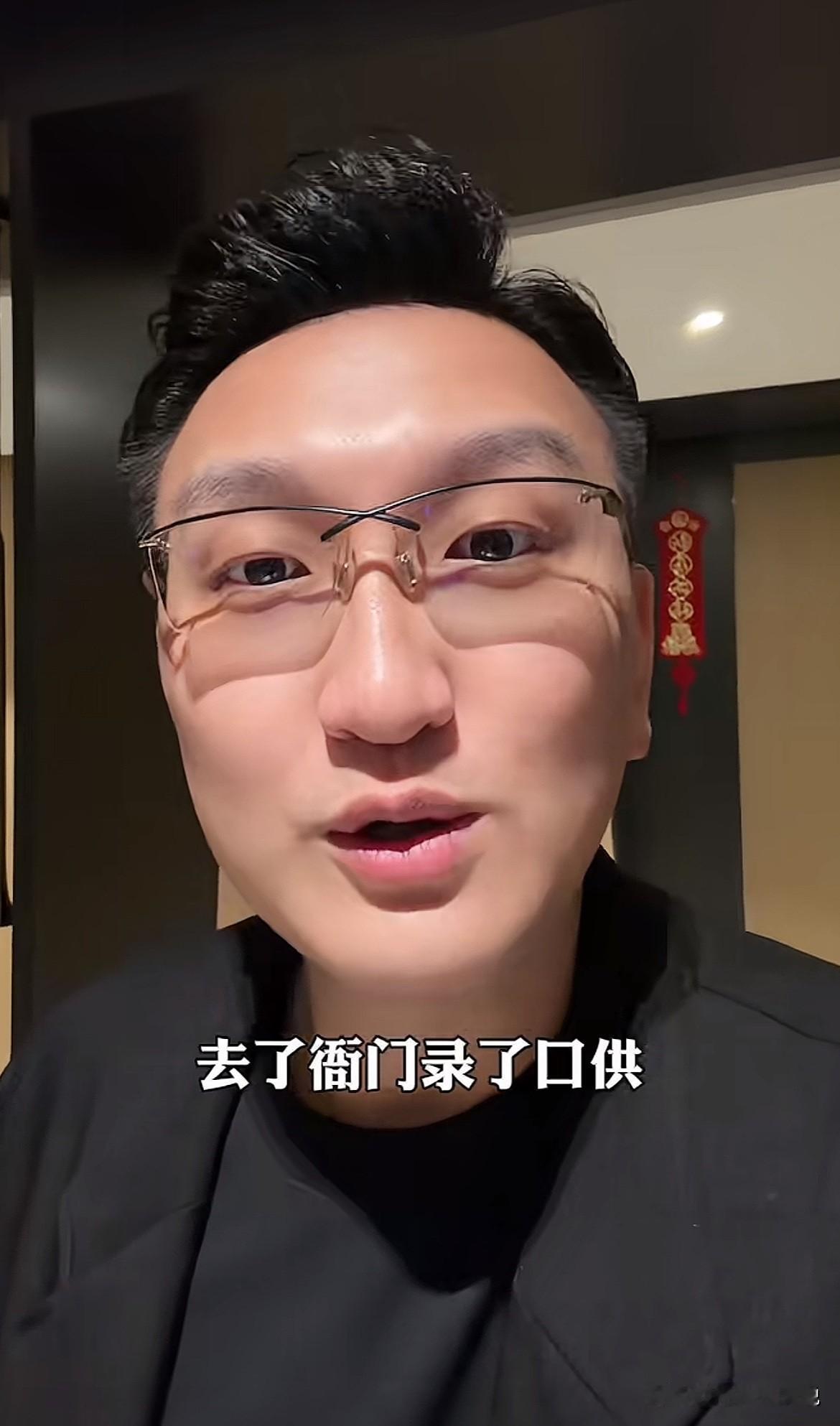 妖怪再次甩出新质疑，虽然主角还是霍尊，但质疑的目标改成了工作人员，也就是对当时办
