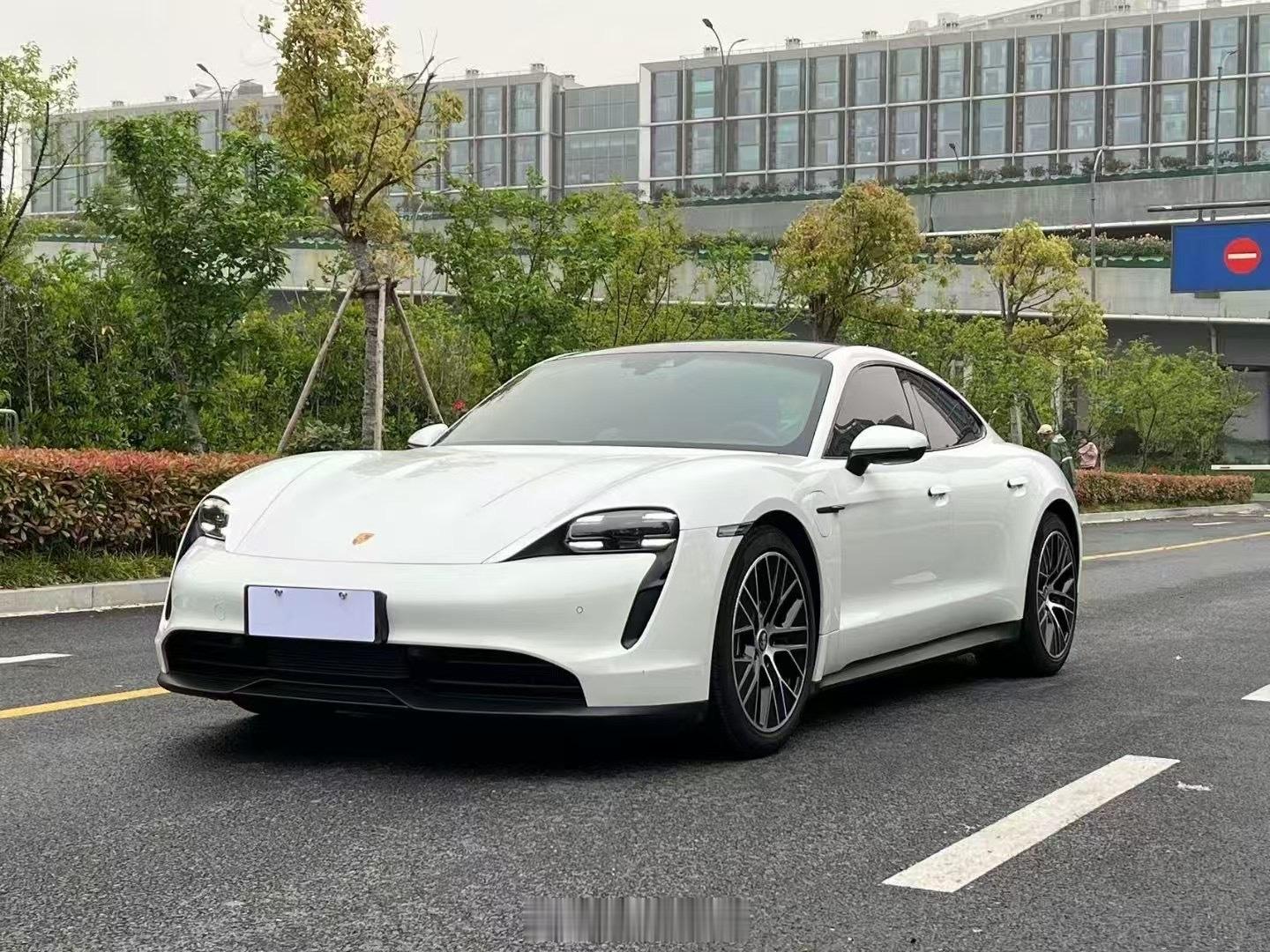 保时捷 taycan .​23年上牌.两万公里💰 ​​​