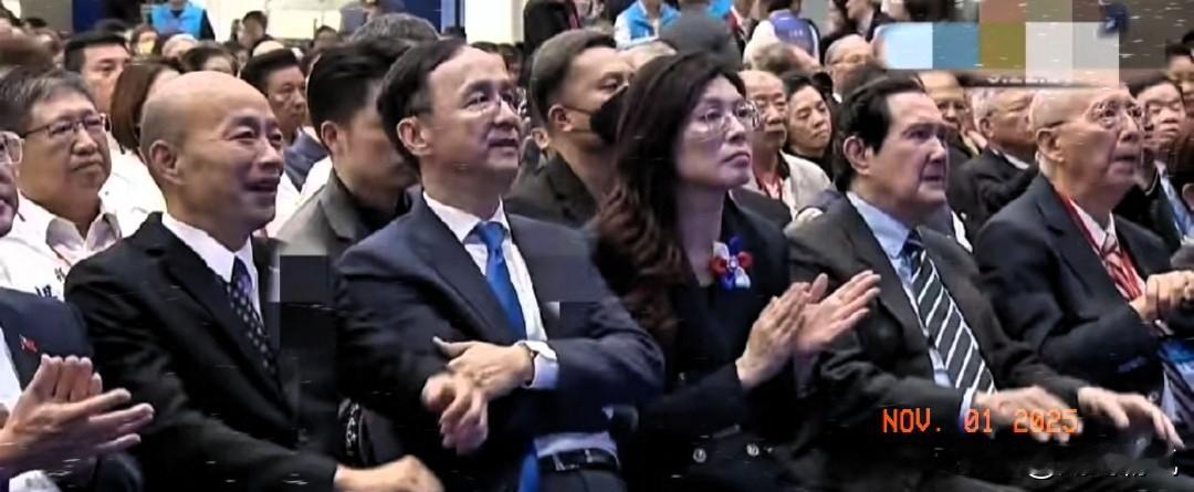 国民党第22届第1次全代会于台北盛大召开，现场人潮涌动、媒体云集，党内大佬齐聚共