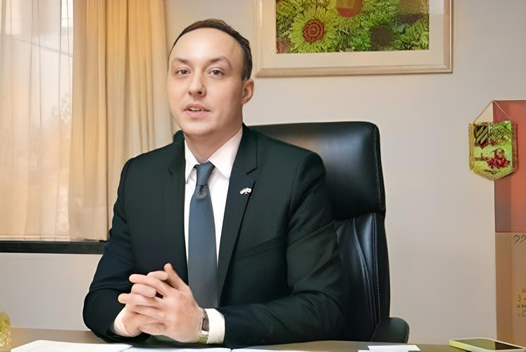 乌克兰一边理直气壮地要求日本切断对俄供应，一边又悄悄靠中国零件撑起了自己的无人机