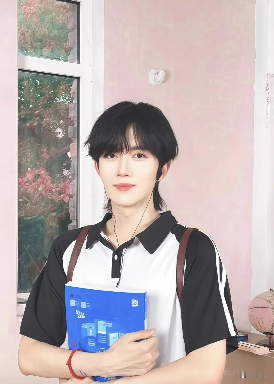 有人说黄星他很强大，可他又不是铁人，再加上他从青春期就开始扛着议论一路走上来，学