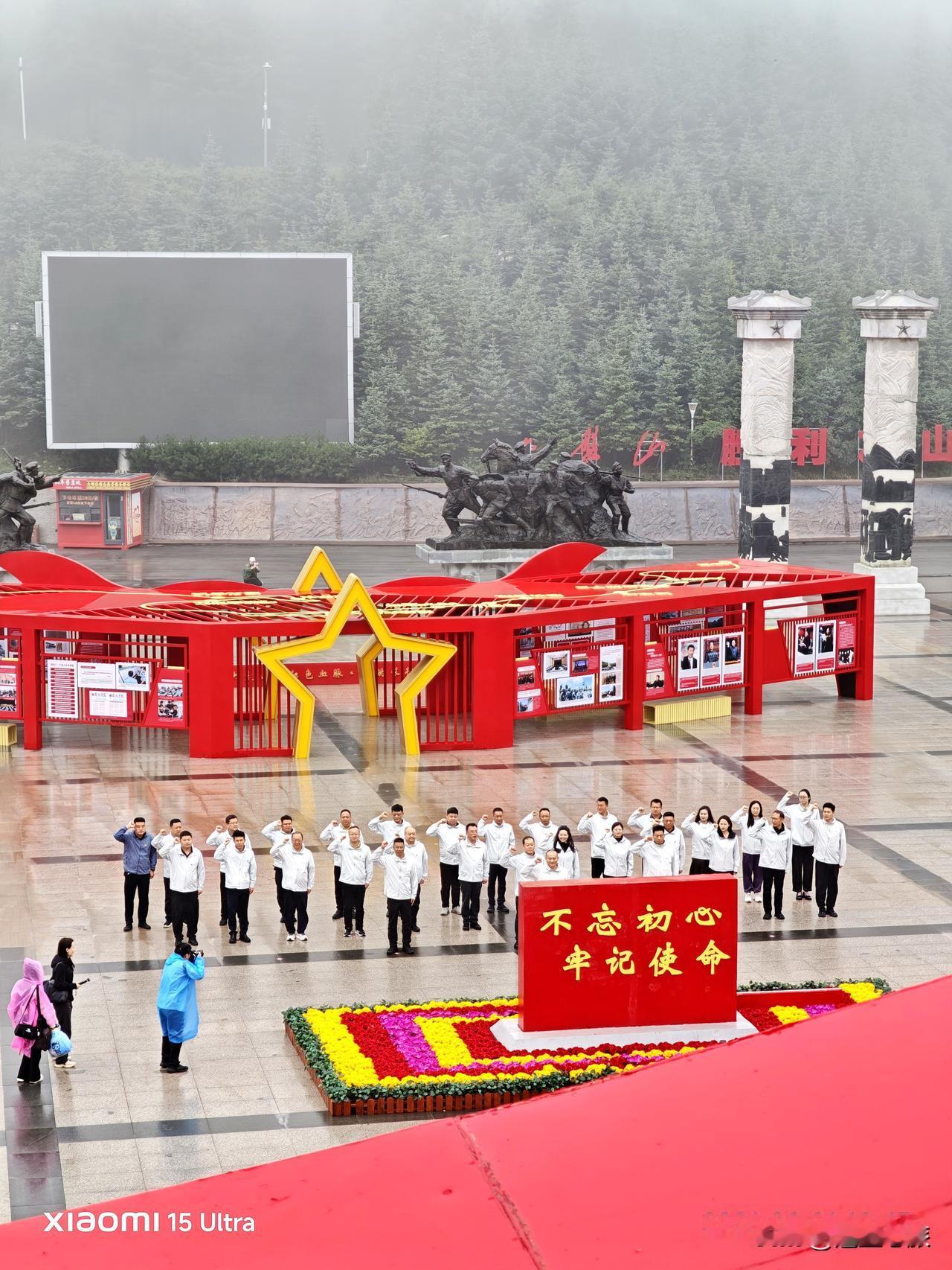 昨天是8.1建军节，机缘巧合地我来到了宁夏六盘山红军长征纪念馆，在细雨蒙蒙中，看