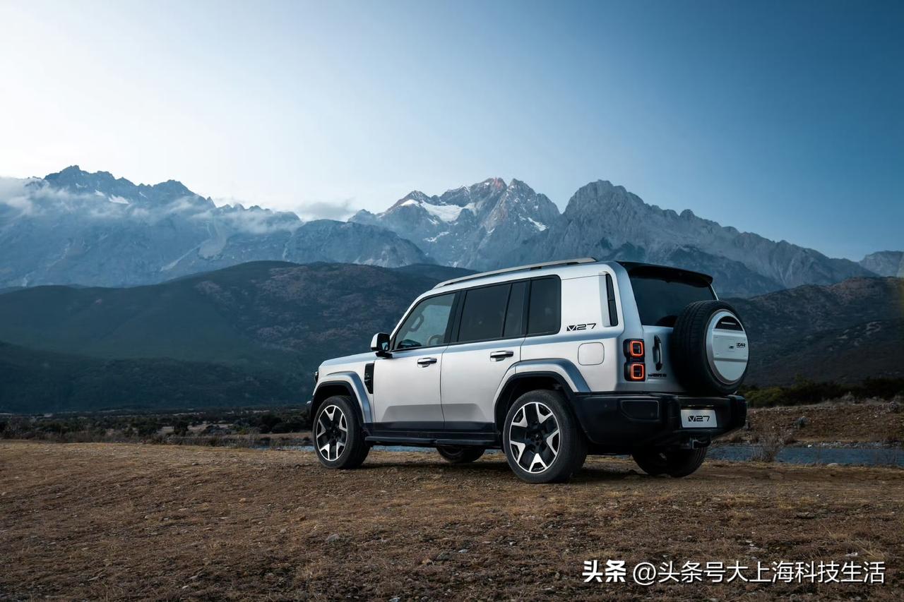 刚看完iCAR V27实车回来，说点不一样的。
先说结论：这车16.98万起，喜