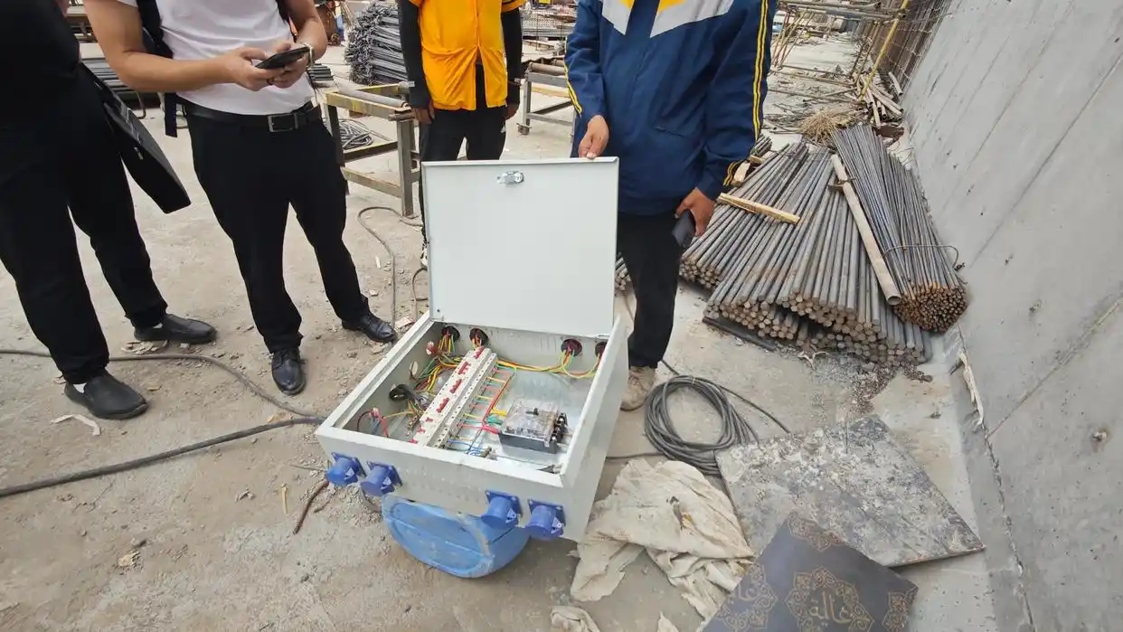 草帽当安全帽，高空作业不系安全带，安全生产工作容不得再装睡了