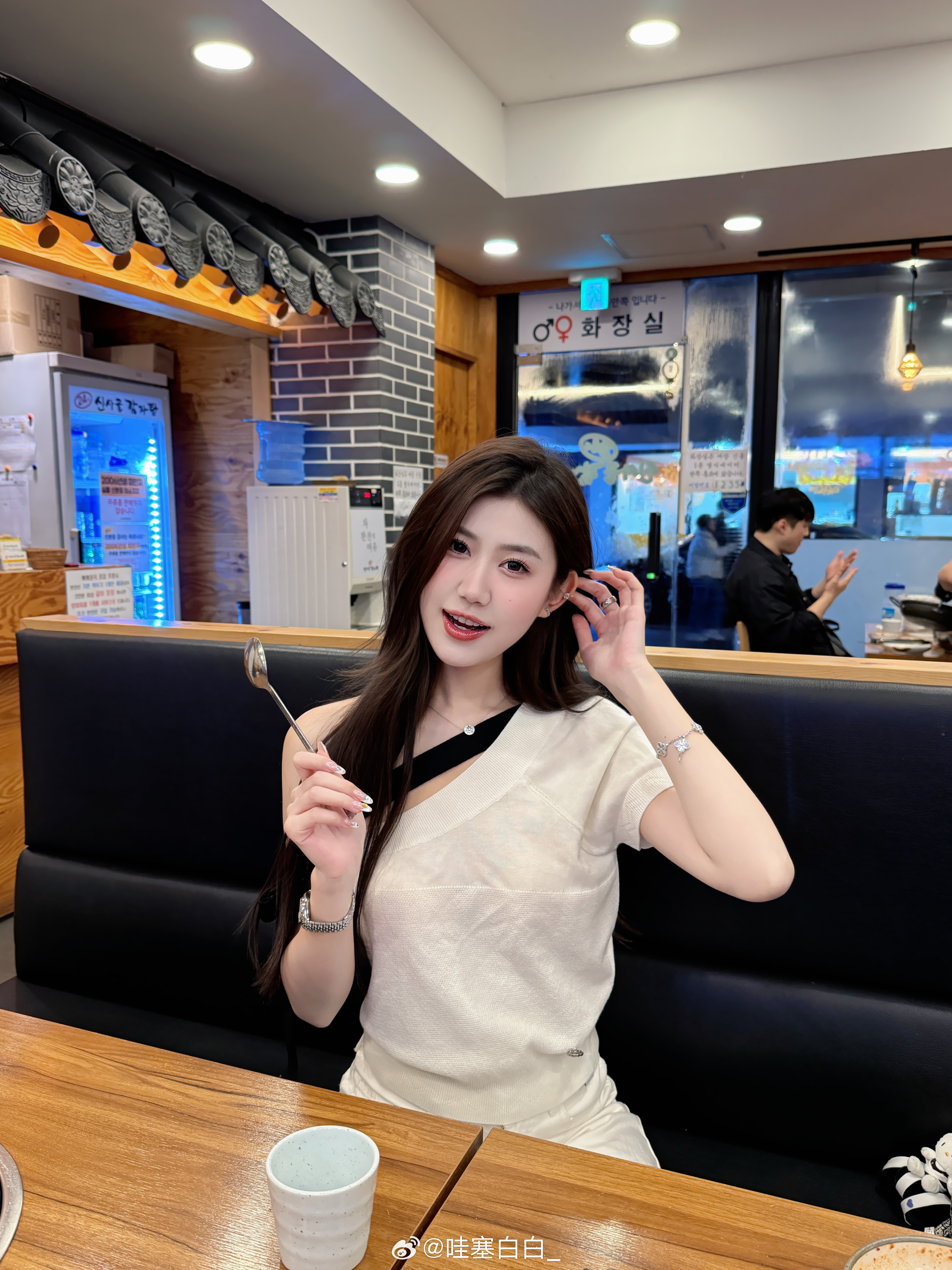 和好朋友来吃土豆脊骨汤噜 好吃好吃～  ​​​