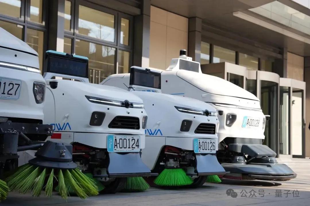 交大系殺出具身賽道重圍！1萬臺訂單，世界模型重塑萬億城市基建