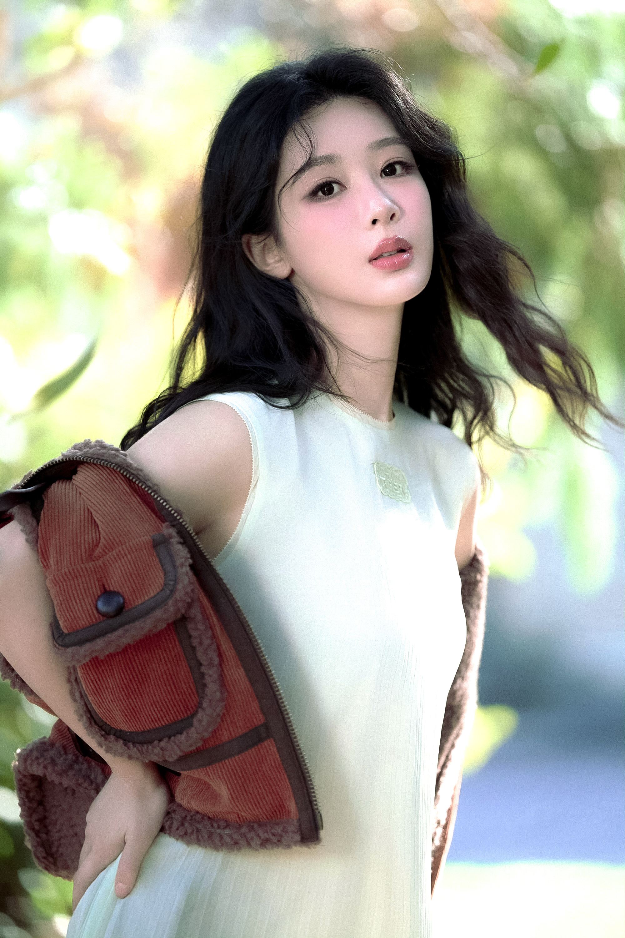 王亚飞为杨紫化妆获赞俺们家吱吱底子就是好～～～ ​​​