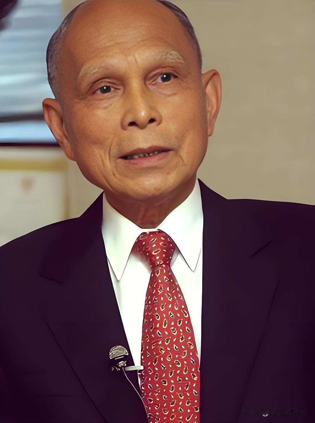 霍英东老先生已逝去20年
霍家一门三代人用一座城，守住了比金钱更贵的东西！

3