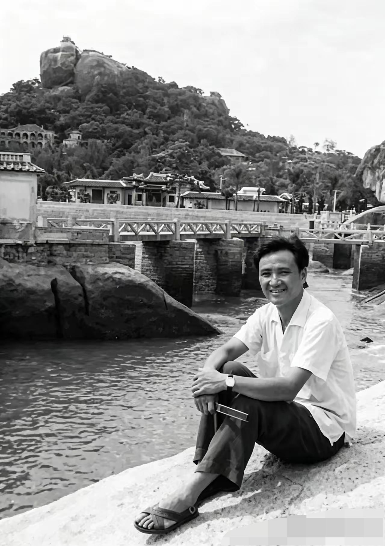 曾经70年代顶流经典火爆明星
他当年红的一塌糊涂，放在现在娱乐圈也无人能比，他可