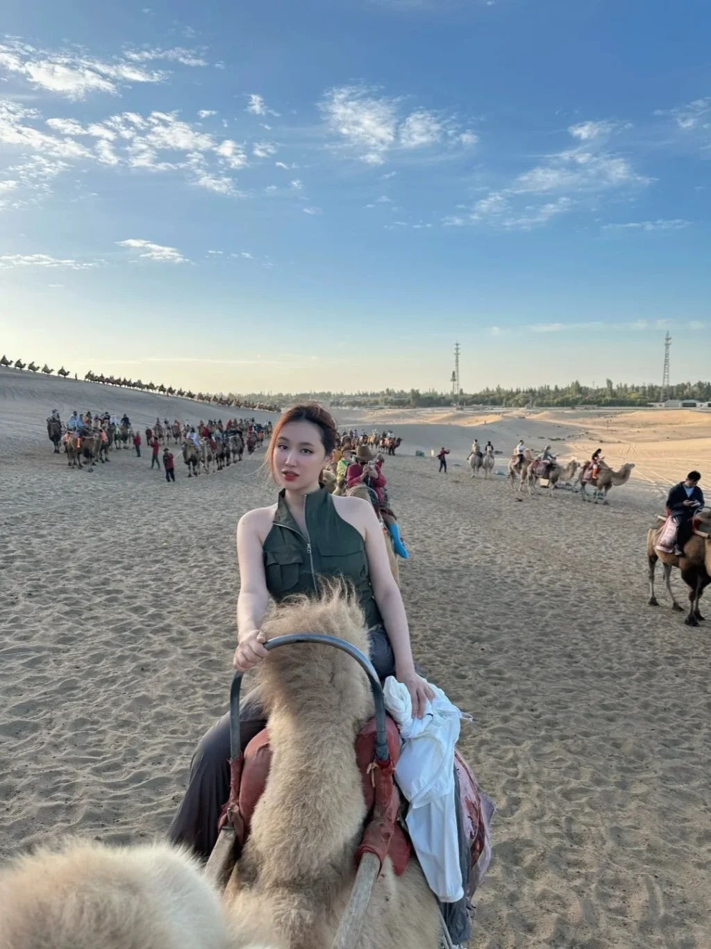 莫华伦夫妇游敦煌！小30岁妻子狂晒性感美照