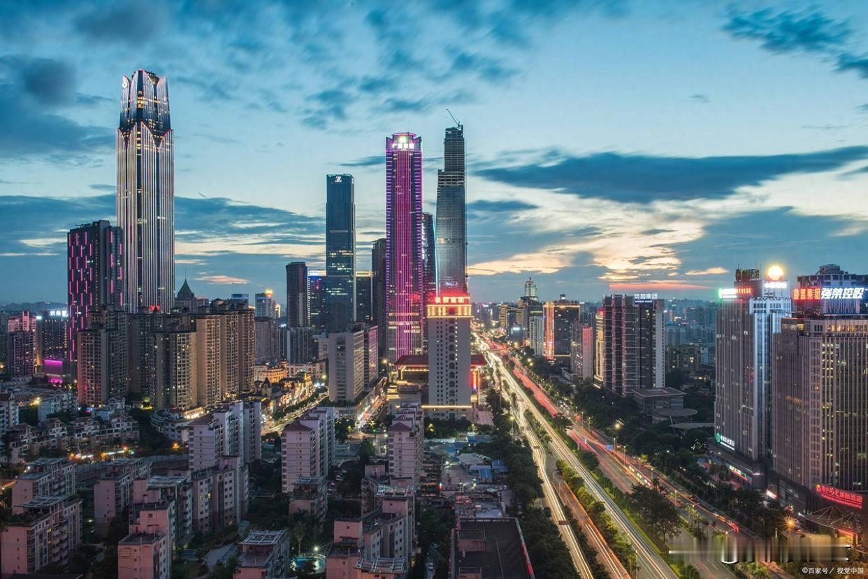 最近房地产市场波动大，很多人纠结：现在卖掉房子，是“愚蠢”还是“明智”？王健林与
