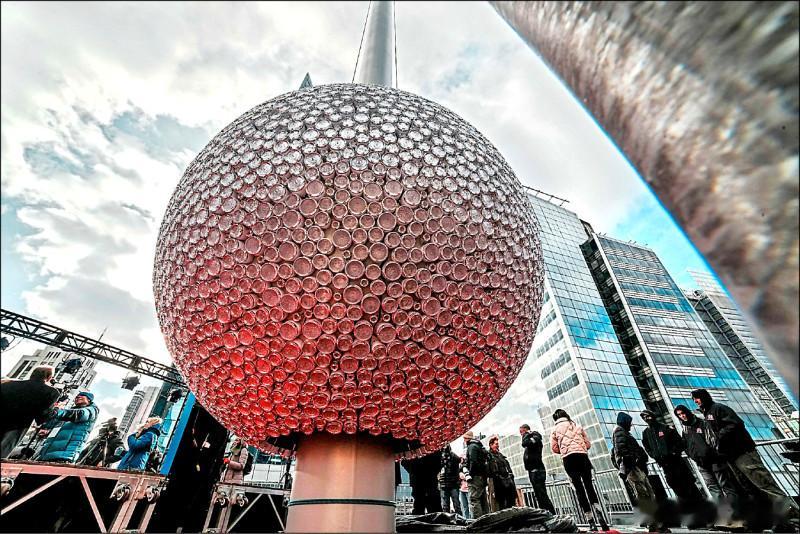 【纽约时代广场迎接2026年】海外新鲜事 美国纽约著名地标时代广场以史上最大水晶