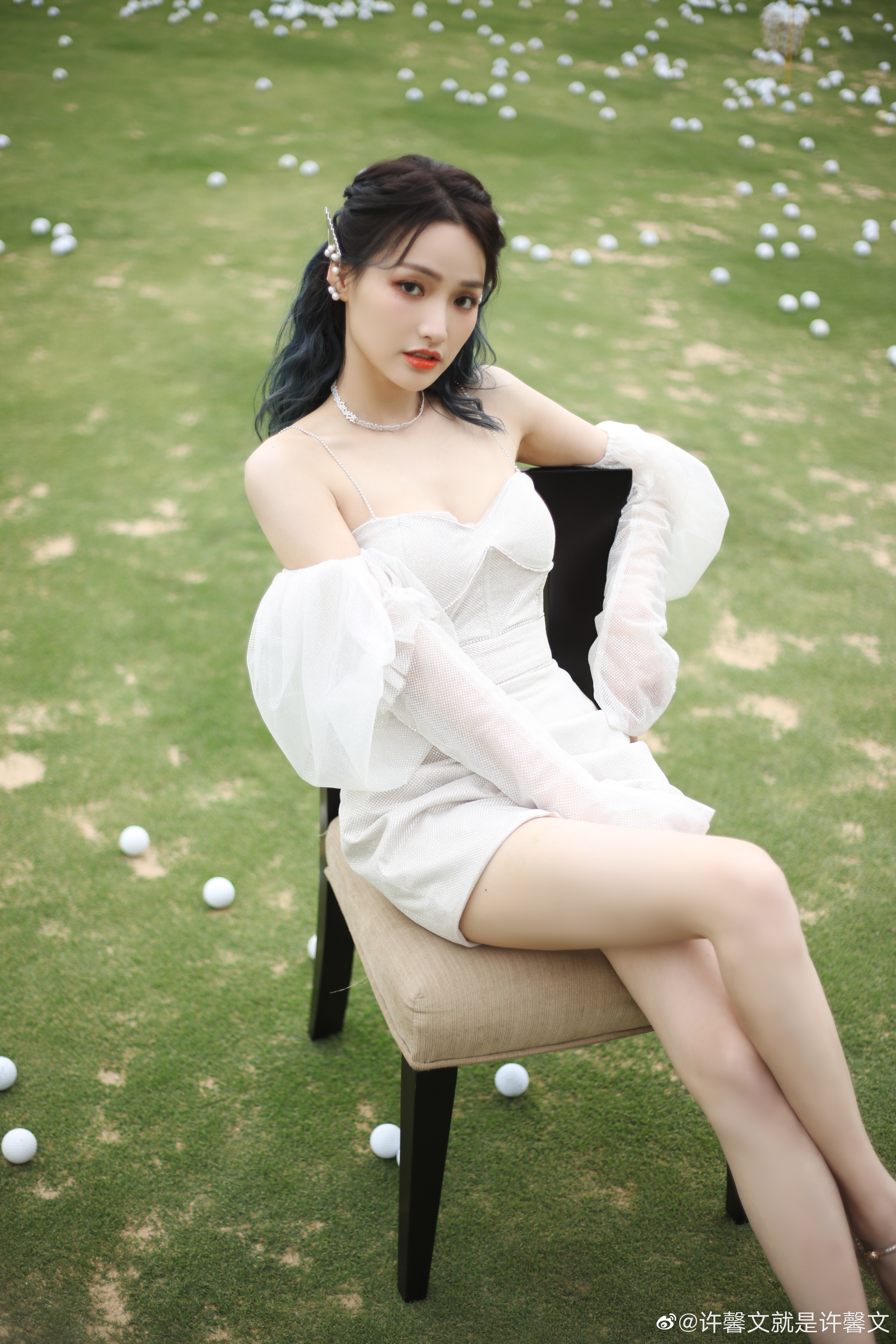 许馨文 让人一眼就移不开视线。 