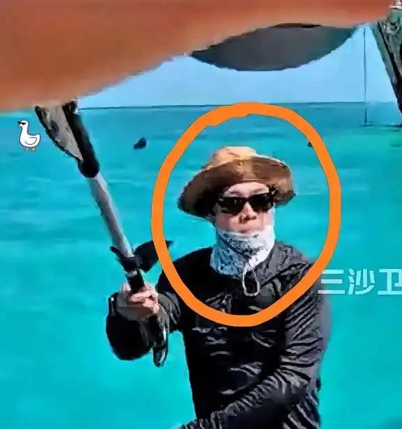 仁爱礁疯狂挑事的“白皮胖子”，身份底色藏不住了：根本不是普通水手，套路太深
仁爱