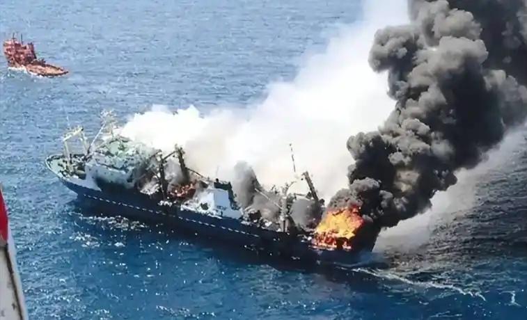 黑海炸出大反转！“10万吨巨轮”沉了，土耳其船也挨了揍，普京这局真没料到？

黑