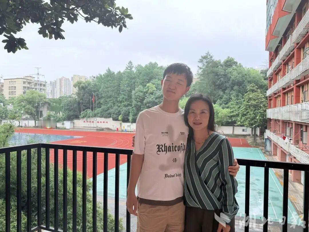 6岁惨遭伤害永久失明，如今高考 721 分全国第一！
看了郭斌的人生，才知道什么