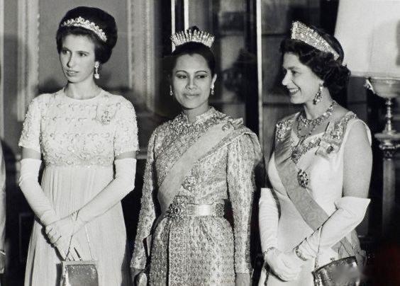 英国王室🇬🇧7月13日-7月15日，安妮公主和驸马劳伦斯爵士访问韩国，7月1