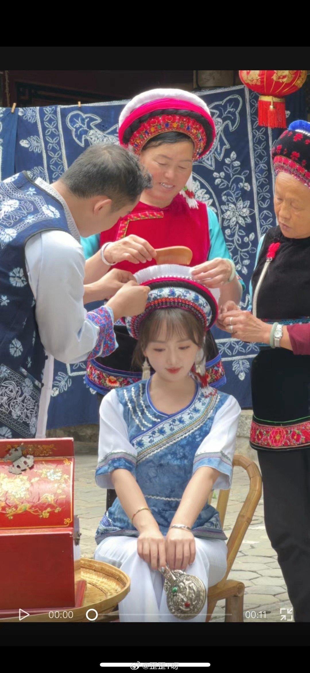 拍了一套白族扎染情侣的敏哥说像爸爸送女儿出嫁[汗][汗][汗] ​​​