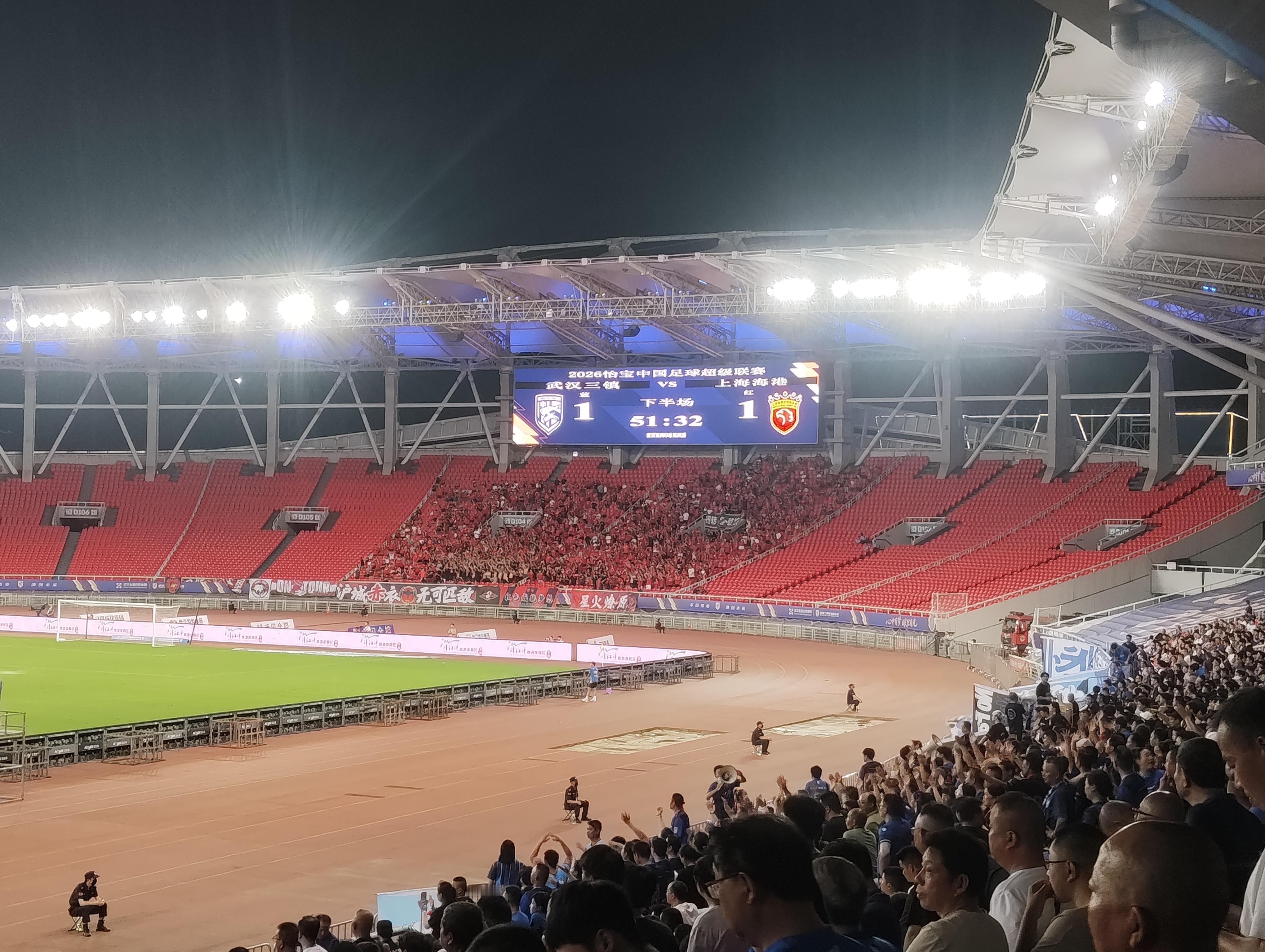 武汉三镇vs上海海港 比赛第50分钟，武汉三镇丢球了……武汉三镇1-1上海海港魏