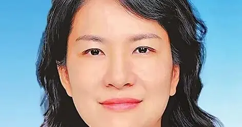 杨小菁当选省委常委