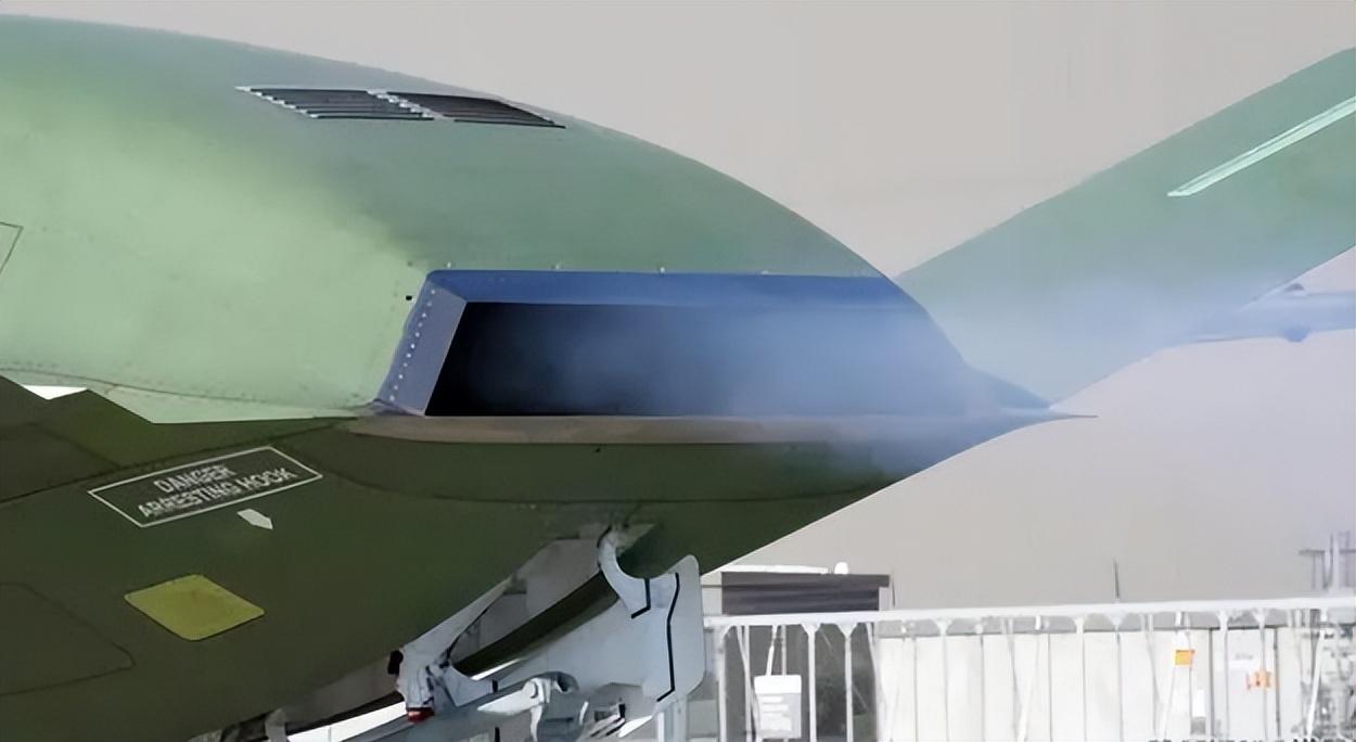 MQ-25A纸面性能亮眼，实则暗藏猫腻，诸多硬伤难以掩盖

美军MQ-25A无人