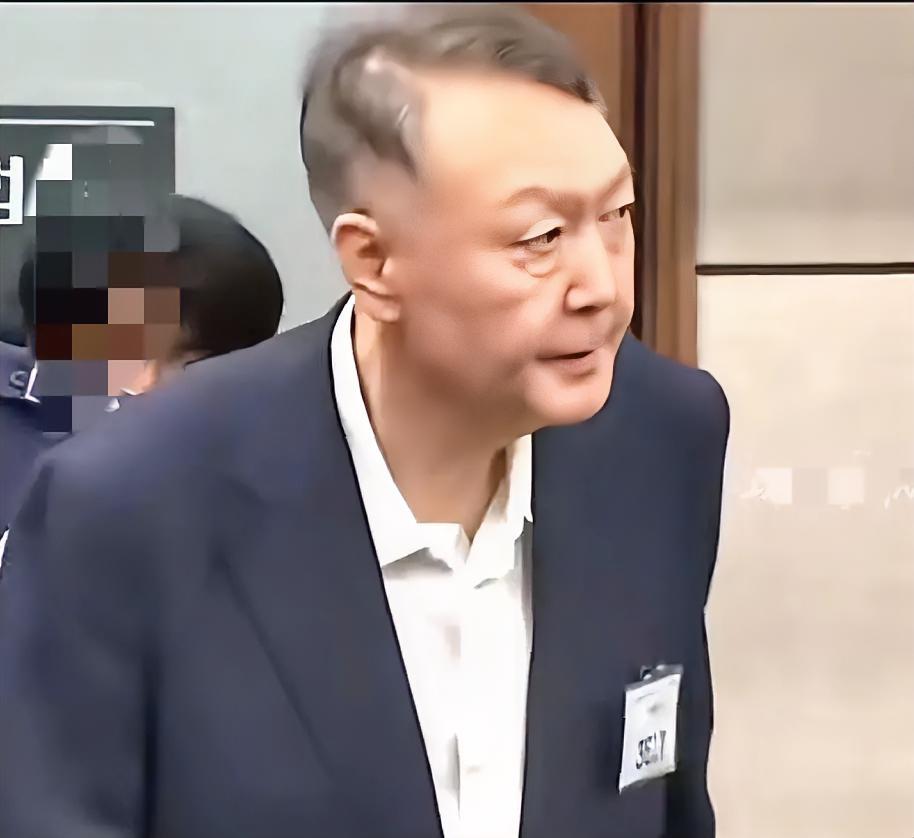 我是真的搞不懂啊，
韩国人为什么没事就抓自己的总统？
这不是让人看笑话嘛！

前