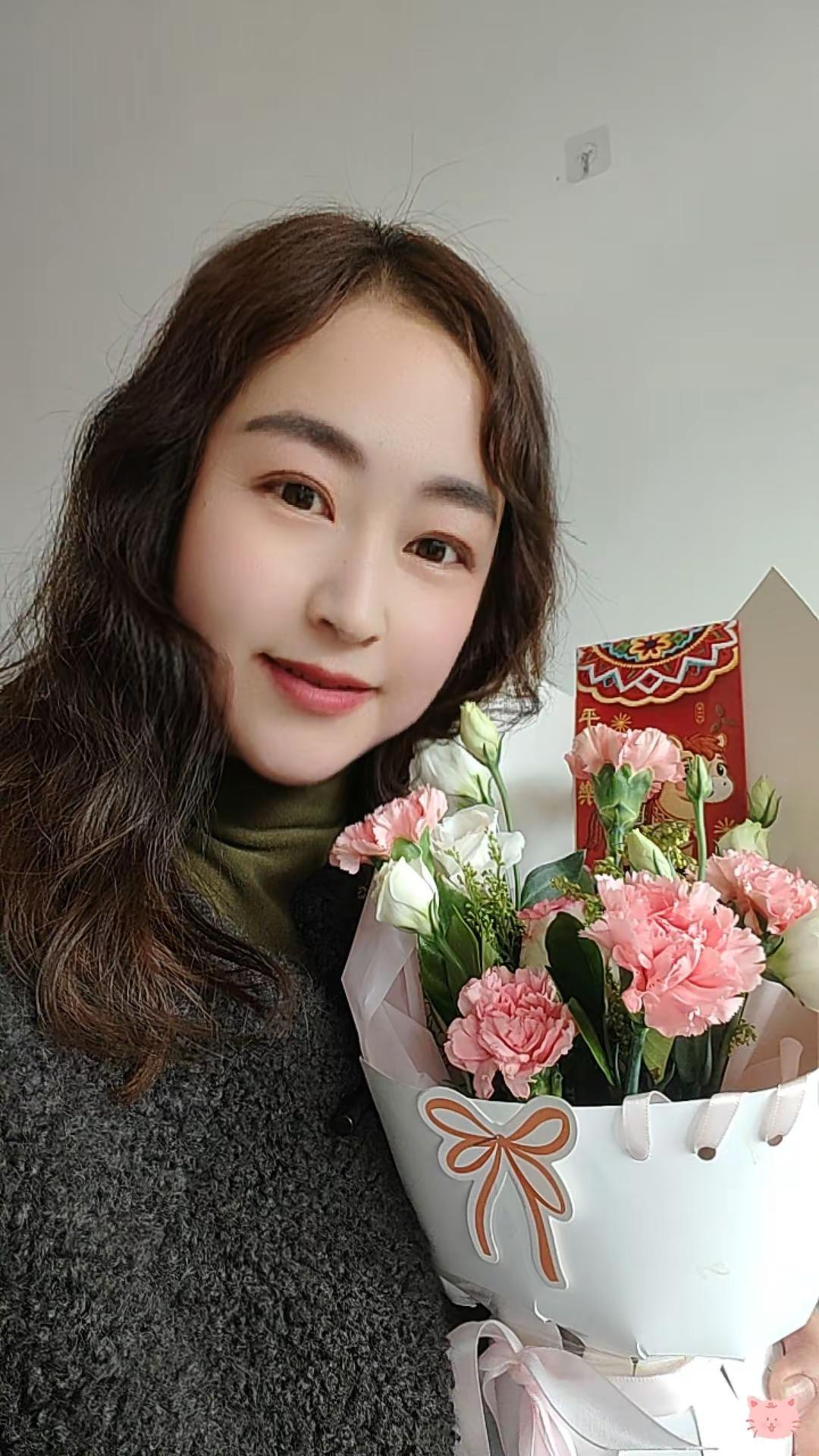 鲜花是女儿送的，节日是我女神的，那就㊗️所有的女神们节日快乐，永远年轻漂亮