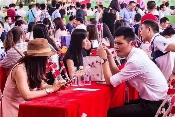 为什么大家都不谈恋爱了？这么说吧，从彩礼到婚房，婚恋产业链的每一个环节都在吸干年
