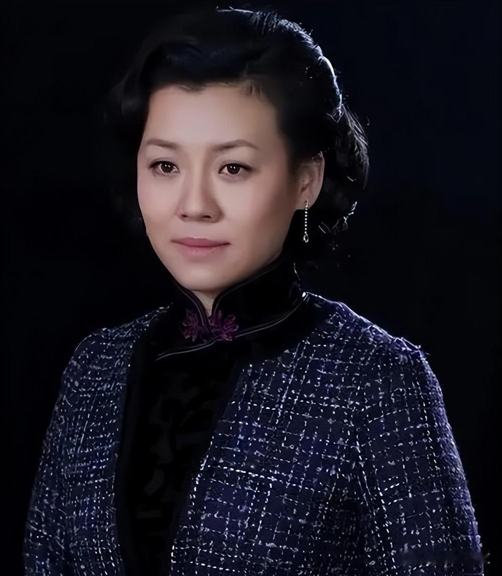 刘琳火了，张黎早不提了，她现在到底听谁的？
。
刘琳不是突然红的，是熬出来的。1