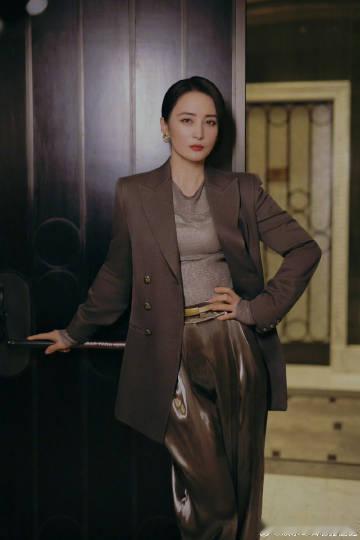 蒋勤勤好抗老的一张脸蒋勤勤冻龄状态 时光格外偏爱她，容颜未改气质更盛，没有僵硬感