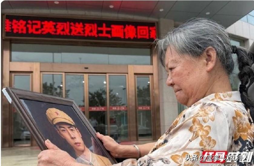 别误会，这不是现实生活中老妻少夫的“约会”，而是纵越几代人，横跨两世纪的时空真人