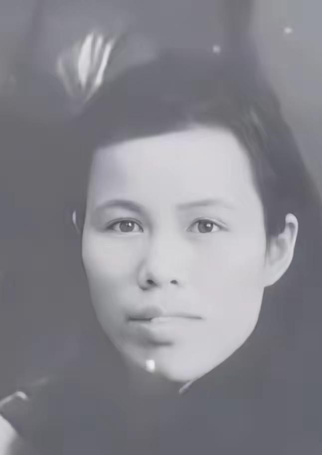 1949年，国民党撤往台湾时，宋美龄派人找到了戴安澜的遗孀王荷馨，对她说：“去台