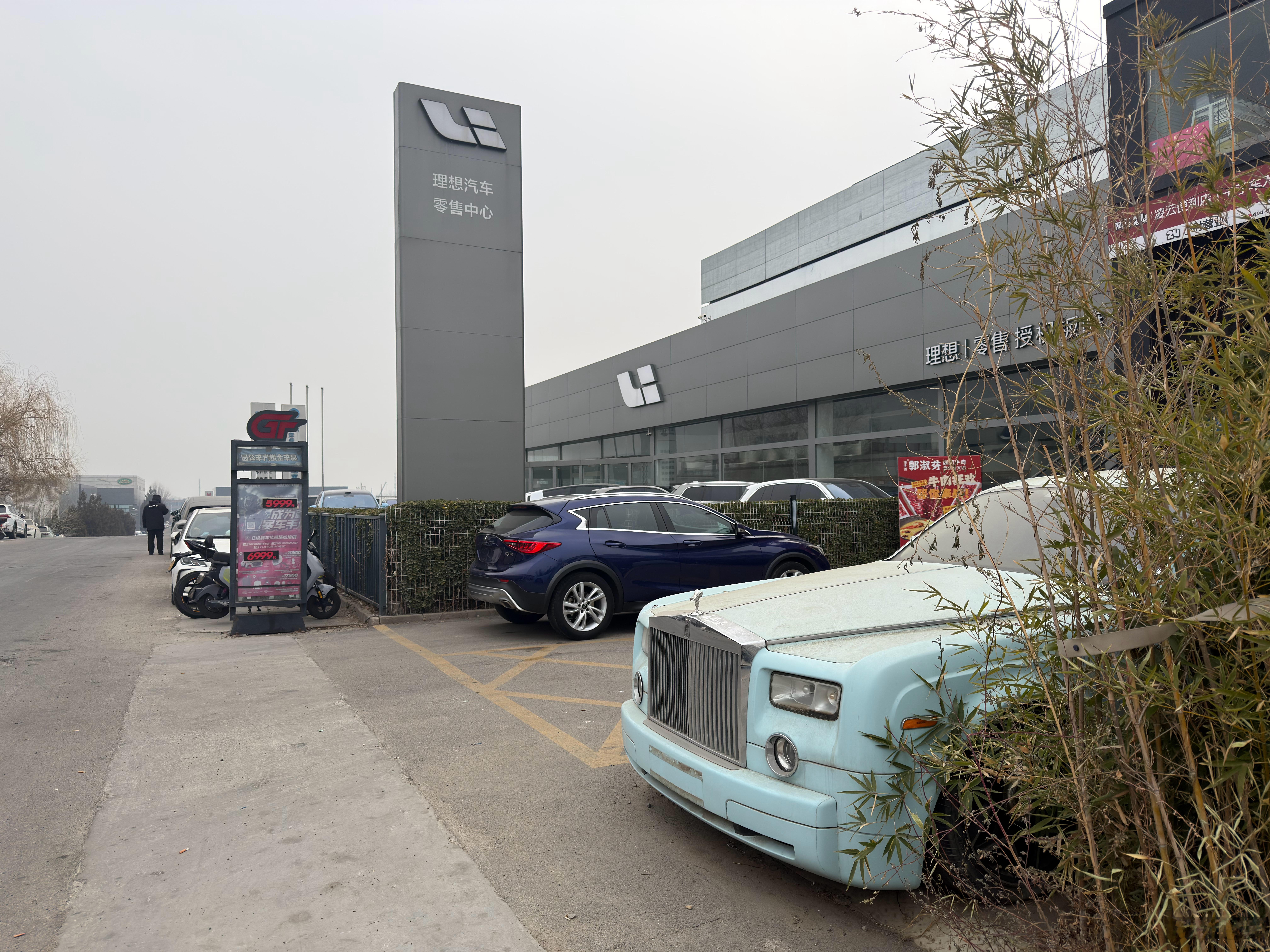 一大早打了个飞的，到北京，直奔金港国际赛车场。现在还困着呢……… 北京·北京金港