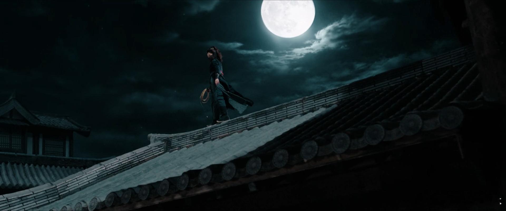 谭松韵逍遥上来就开大 谭松韵新剧逍遥一上来就直接开大，黑衣持鞭帅翻天，肖瑶捉鬼师