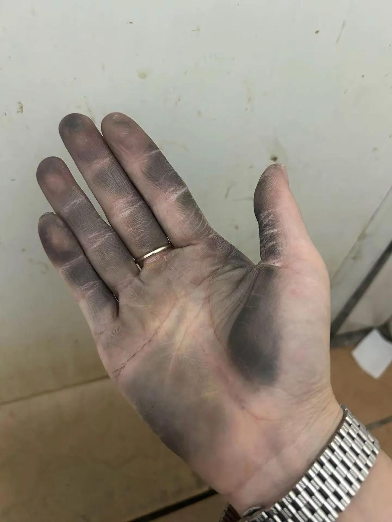 干呢累了；只有没哭出来了；左一年是我；又一年是我；